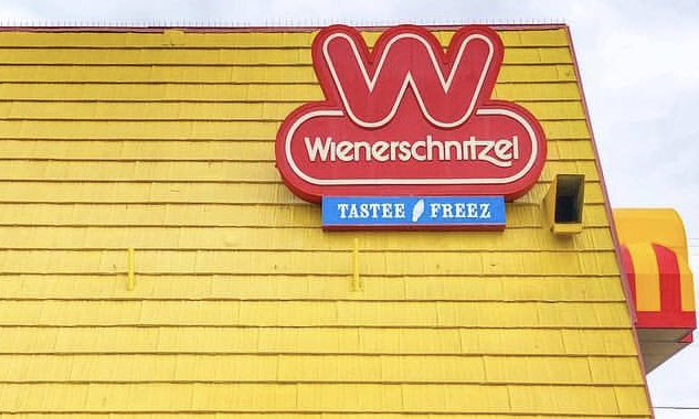 Wienerschnitzel fast food on Olympic